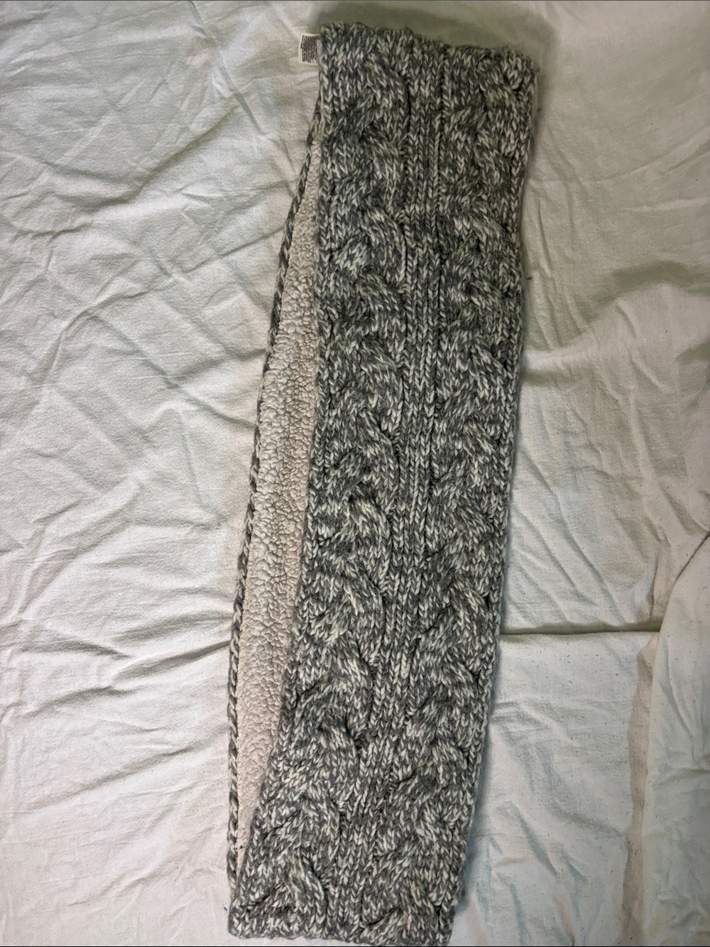 Cable Knit Infinity Scarf in Heather Gray Uniqlo